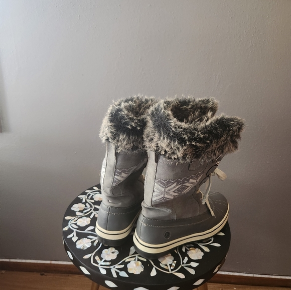 Winter boots size 9 - Picture 3 of 6